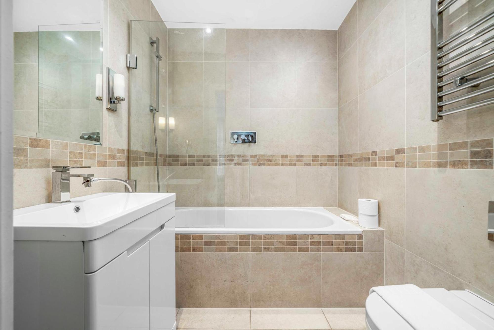 Modern 1 Bedroom Flat Appartamento *